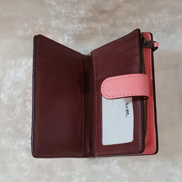 Coach Embossed Leather Medium Corner Zip Barbie Pink Wallet NWOT - Picture 4 of 8
